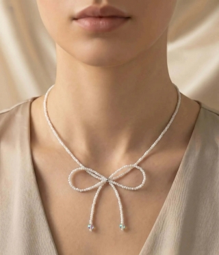 Колие Aura Bow - White