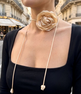 Колие Rose Aura